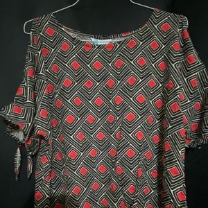 Nee w/tags red and black slit sleeve top!